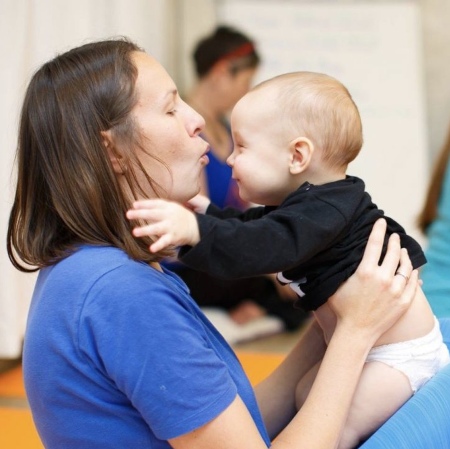 baby yoga Binby Nurturing Baby Massage and Baby Yoga part 1 - binby 1
